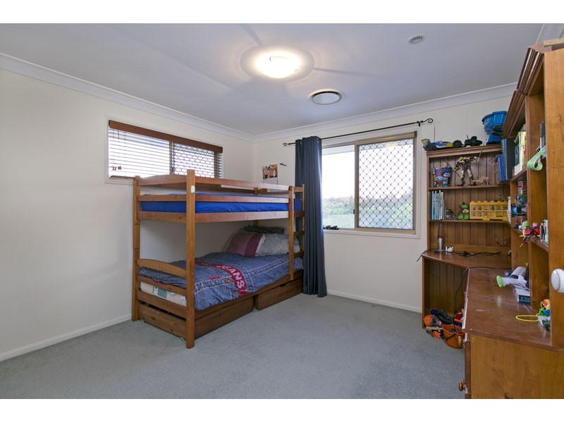 8 Swordfish Court, Birkdale QLD 4159