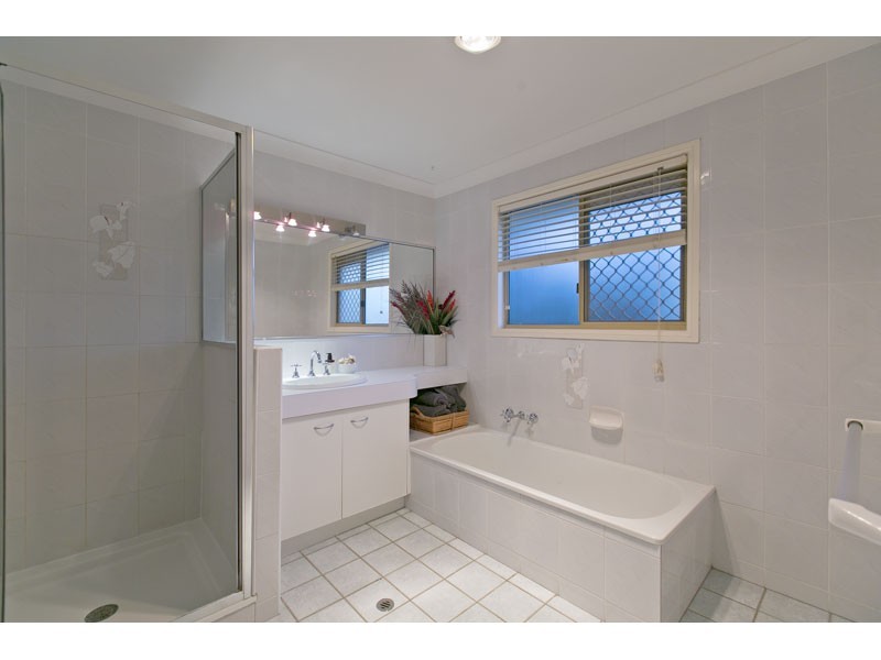 8 Swordfish Court, Birkdale QLD 4159