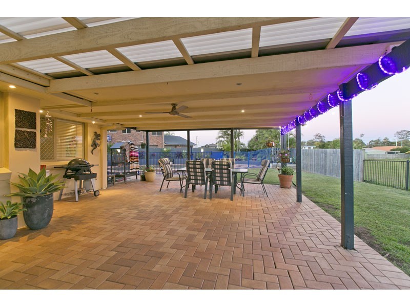 8 Swordfish Court, Birkdale QLD 4159