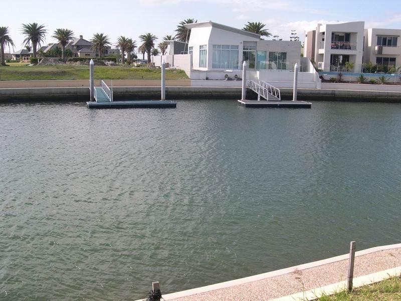 674 Royal Albert Court, Sovereign Islands QLD 4216