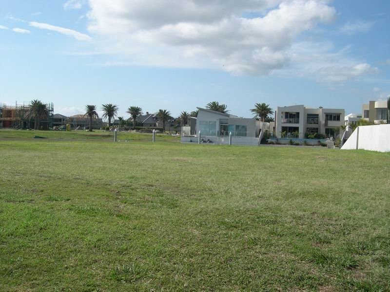 674 Royal Albert Court, Sovereign Islands QLD 4216