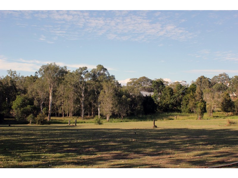 8 London Road, Belmont QLD 4153