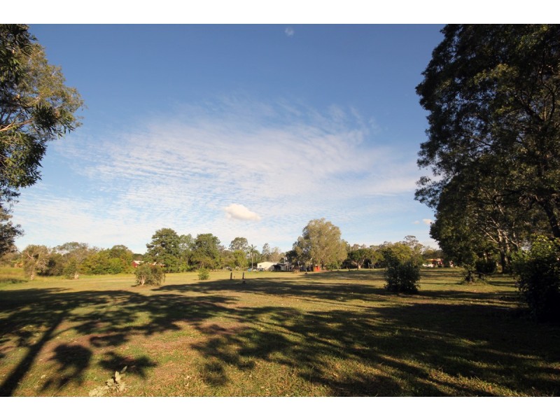 8 London Road, Belmont QLD 4153