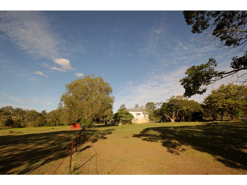 8 London Road, Belmont QLD 4153