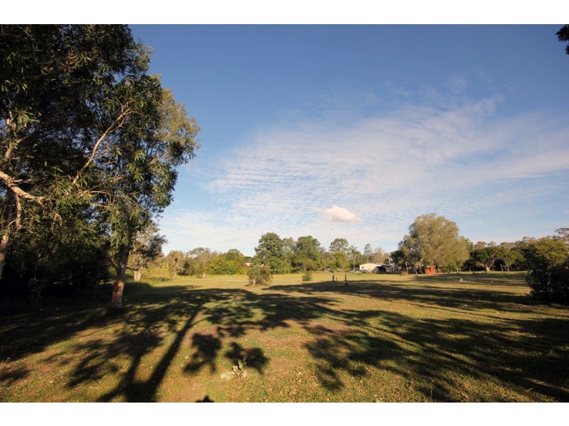 8 London Road, Belmont QLD 4153