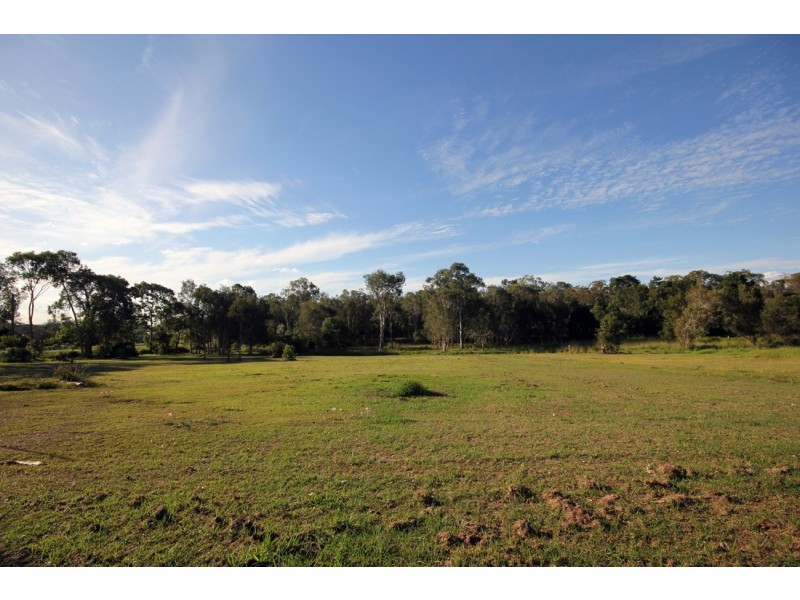 8 London Road, Belmont QLD 4153