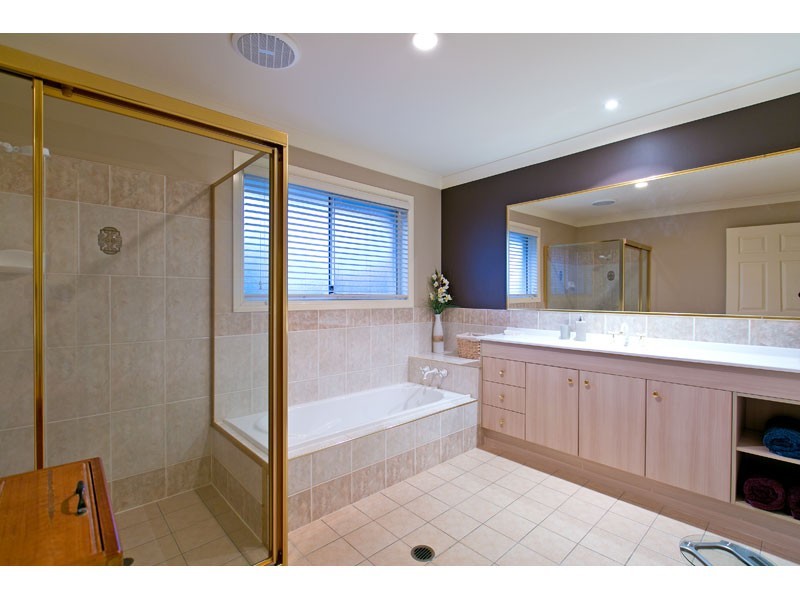 52 Penzance Drive, Redland Bay QLD 4165