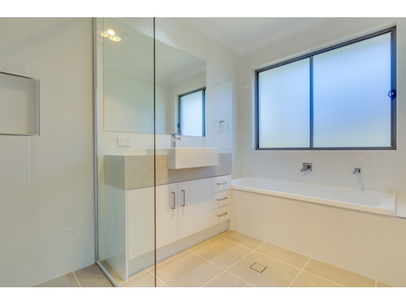 51 Collingwood Road, Birkdale QLD 4159