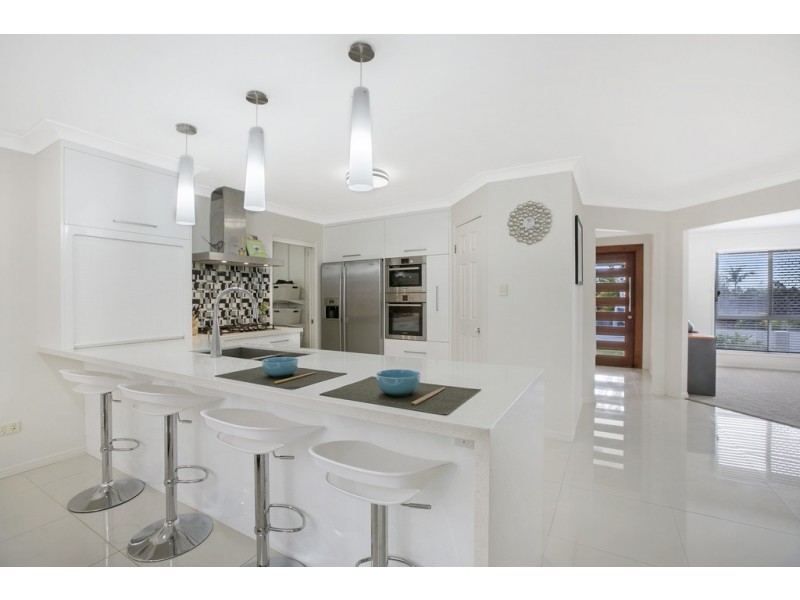 6 Johnston Avenue, Birkdale QLD 4159