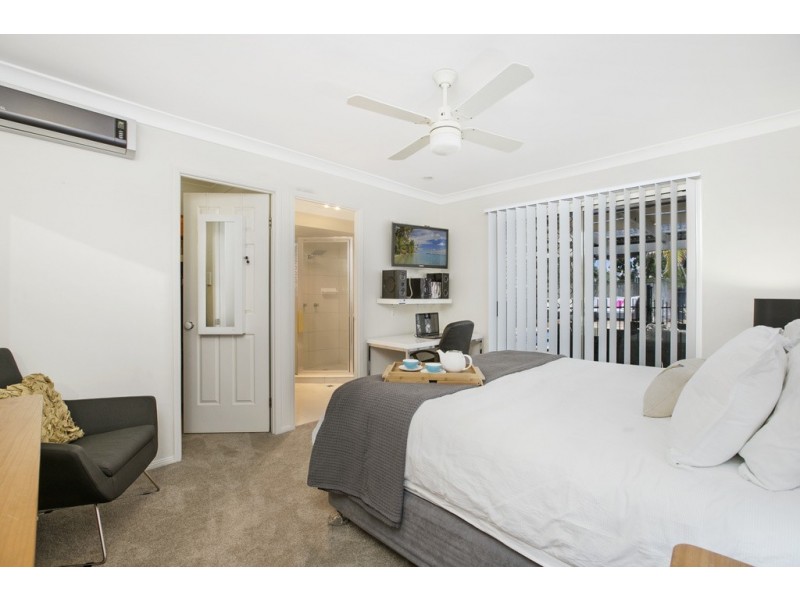 6 Johnston Avenue, Birkdale QLD 4159