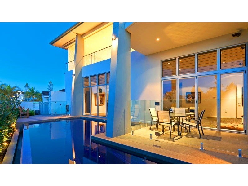 18 Portsmouth Place, Raby Bay QLD 4163