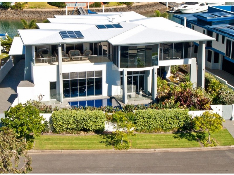 18 Portsmouth Place, Raby Bay QLD 4163