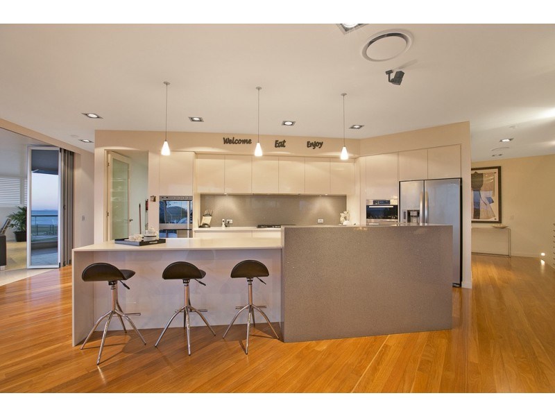 18 Portsmouth Place, Raby Bay QLD 4163