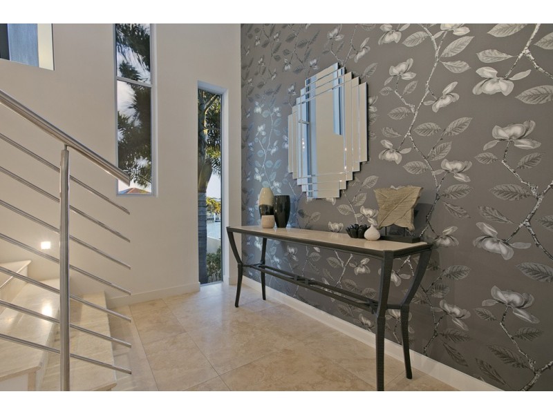 18 Portsmouth Place, Raby Bay QLD 4163