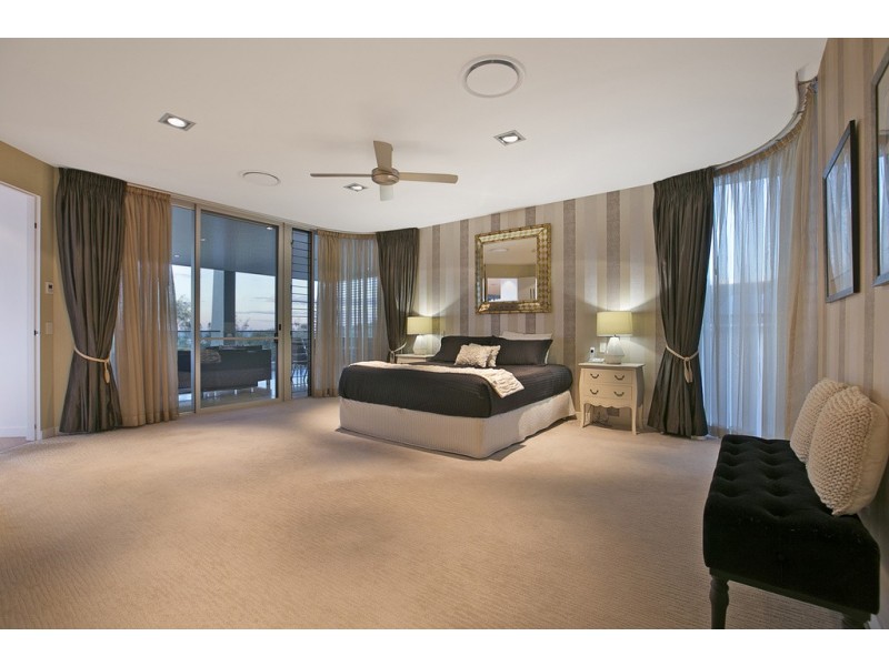 18 Portsmouth Place, Raby Bay QLD 4163