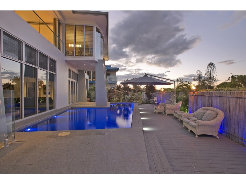 18 Portsmouth Place, Raby Bay QLD 4163