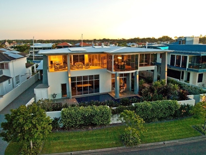 18 Portsmouth Place, Raby Bay QLD 4163