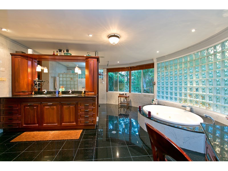 403 German Church Road, Redland Bay QLD 4165