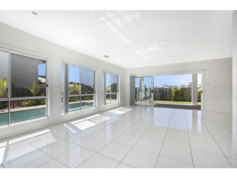 10 Seaspray Street, Thornlands QLD 4164