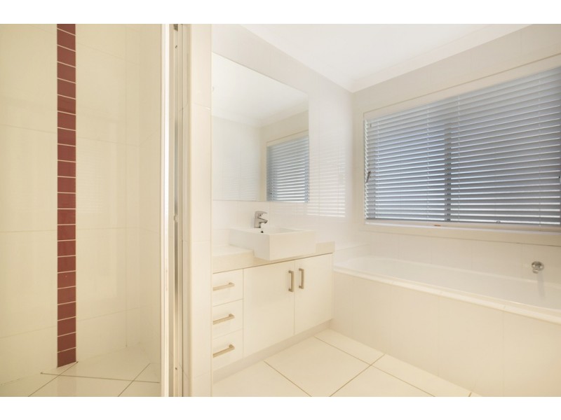 10 Seaspray Street, Thornlands QLD 4164