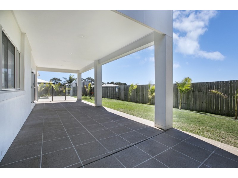 10 Seaspray Street, Thornlands QLD 4164
