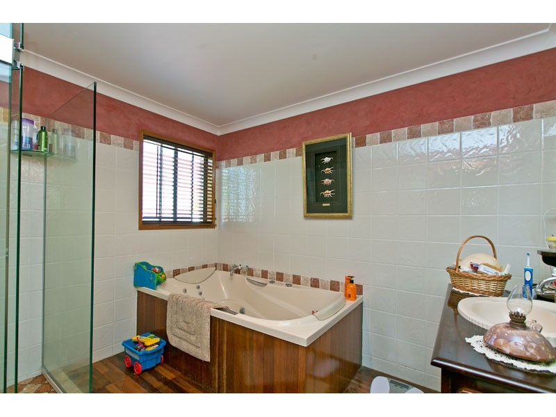 89 Barron Road, Birkdale QLD 4159