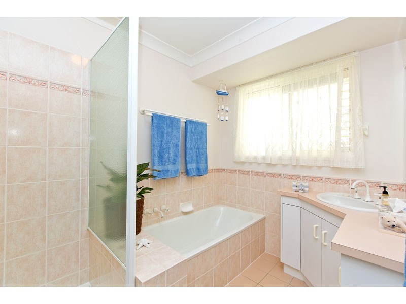 8 Day Court, Wellington Point QLD 4160