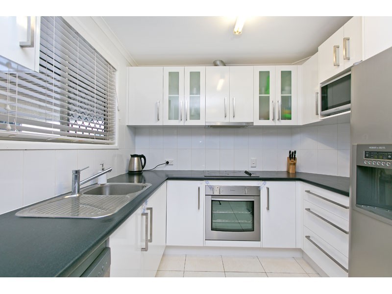 6 Curlew Street, Birkdale QLD 4159