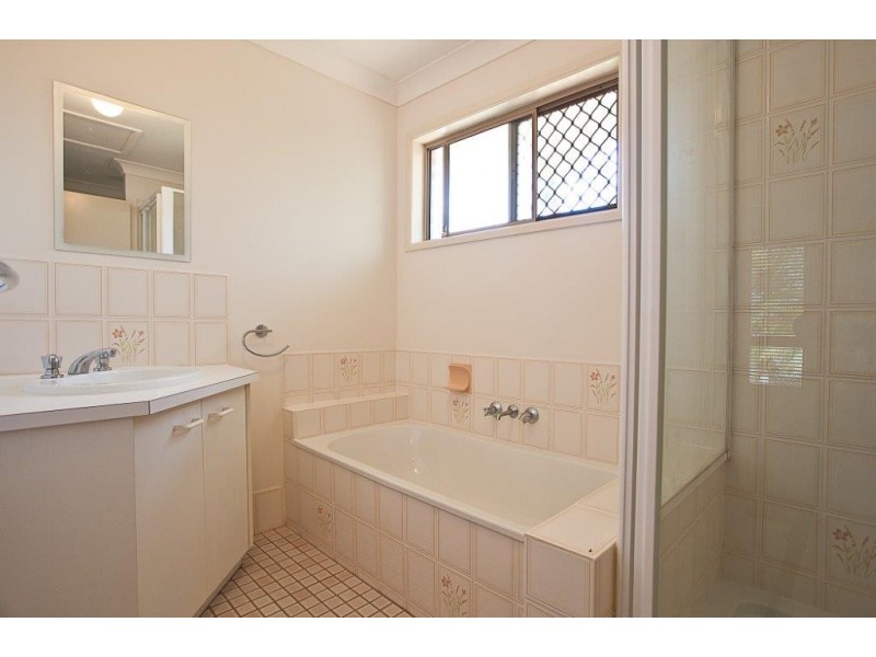 2 Tipplers Street, Victoria Point QLD 4165