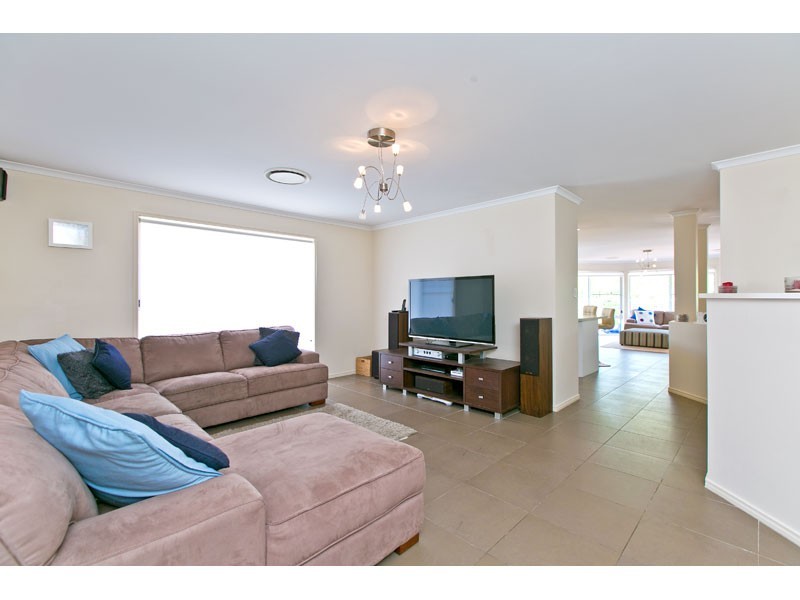 50 Sunningdale Drive, Redland Bay QLD 4165