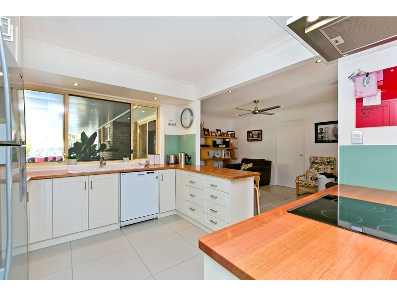 2 Day Court, Wellington Point QLD 4160