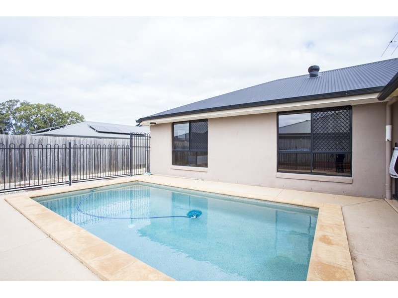 51 Trafalgar Vale Avenue, Wellington Point QLD 4160