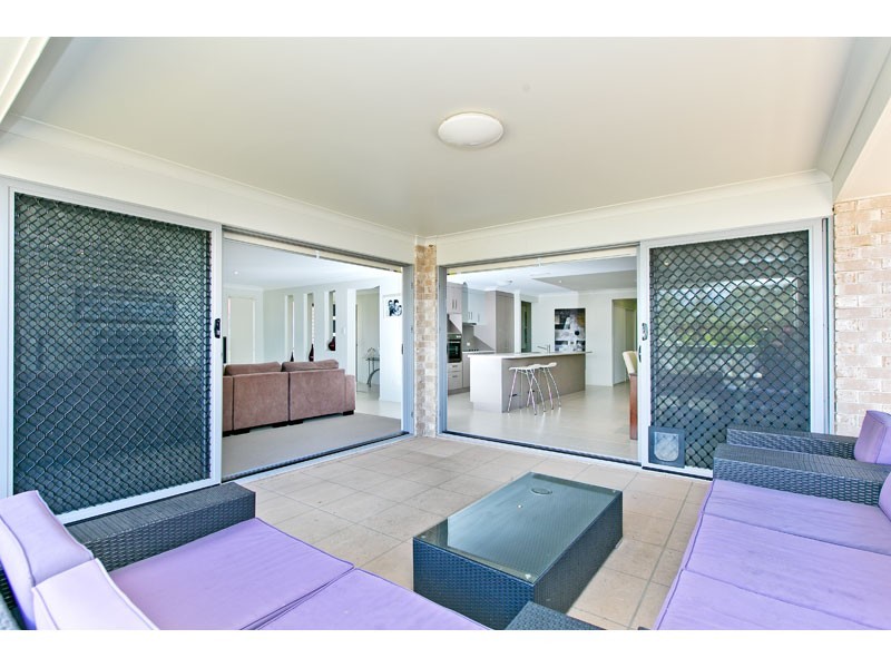39 Emperor Drive, Redland Bay QLD 4165