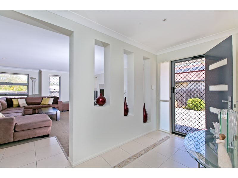39 Emperor Drive, Redland Bay QLD 4165
