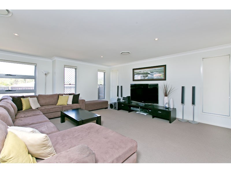 39 Emperor Drive, Redland Bay QLD 4165