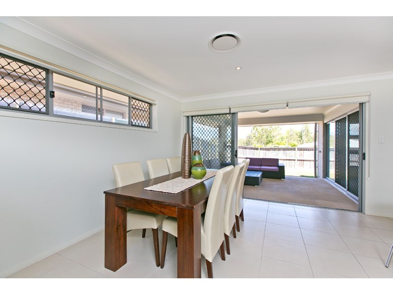 39 Emperor Drive, Redland Bay QLD 4165