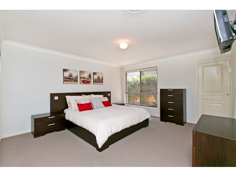 39 Emperor Drive, Redland Bay QLD 4165