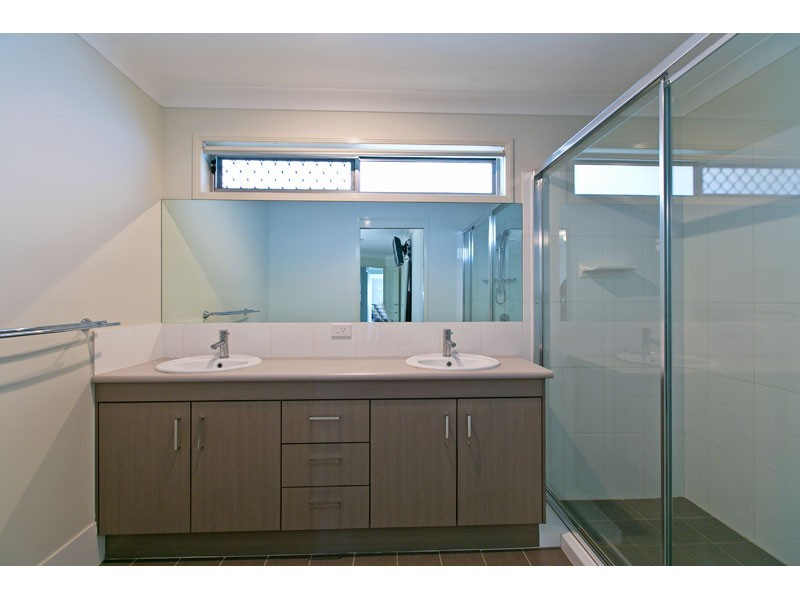 39 Emperor Drive, Redland Bay QLD 4165