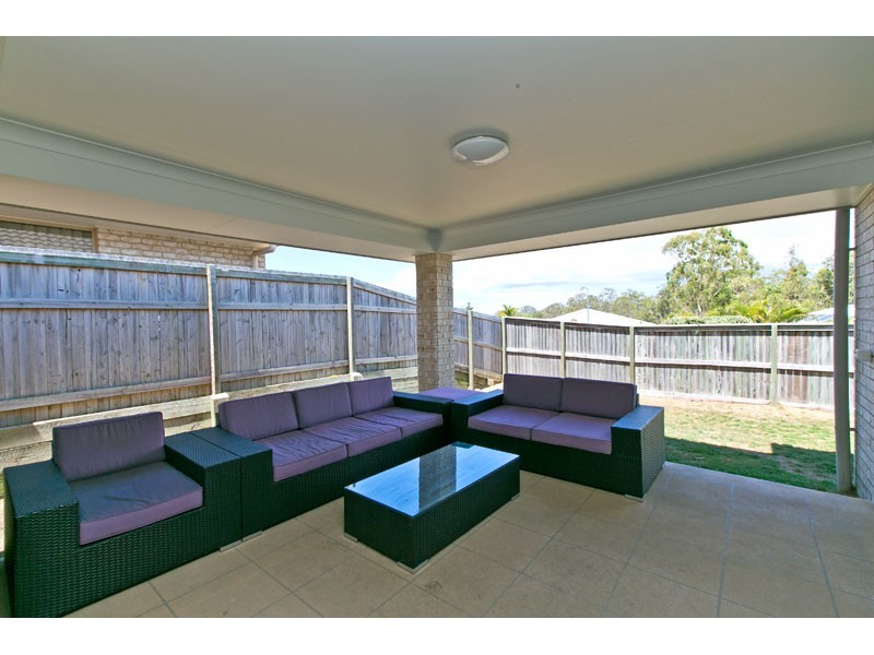 39 Emperor Drive, Redland Bay QLD 4165