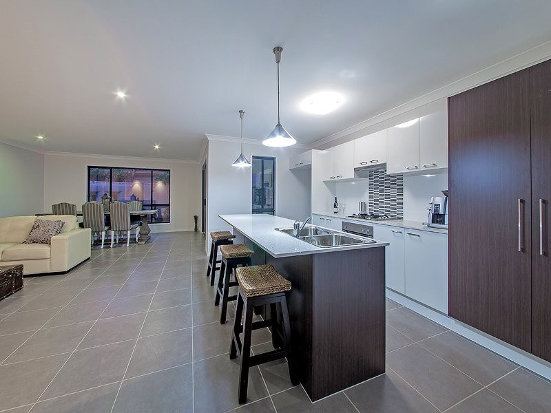 20 Valley Road, Wellington Point QLD 4160