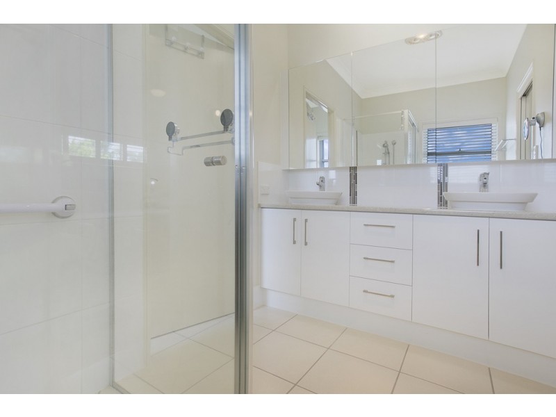 10 Outram Street, Lota QLD 4179