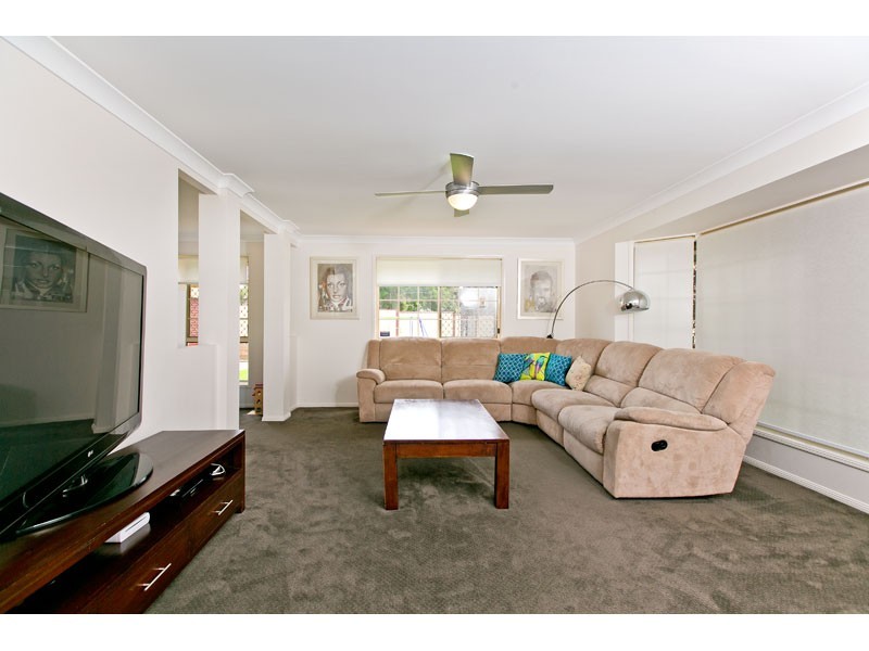 1 Crossley Drive, Wellington Point QLD 4160