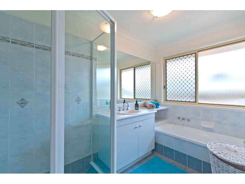 1 Crossley Drive, Wellington Point QLD 4160