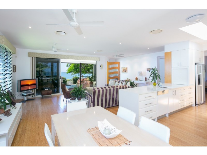 51 Esplanade, Redland Bay QLD 4165