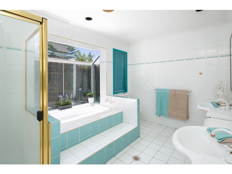 36 Mary Pleasant Drive, Aquatic Paradise QLD 4159