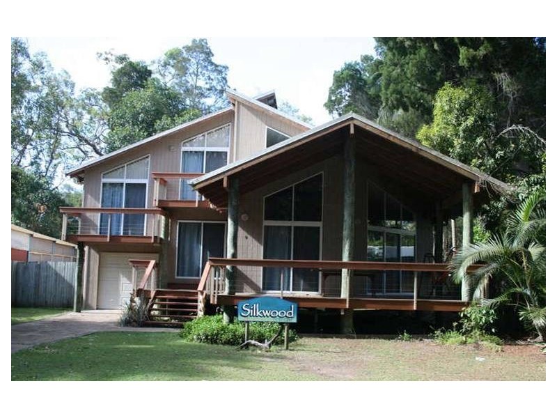 9 Innes Street, Coochiemudlo Island QLD 4184