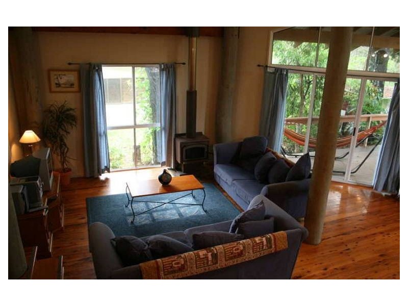 9 Innes Street, Coochiemudlo Island QLD 4184