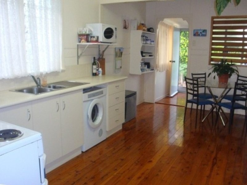 305 Upper Esplanade, Manly QLD 4179