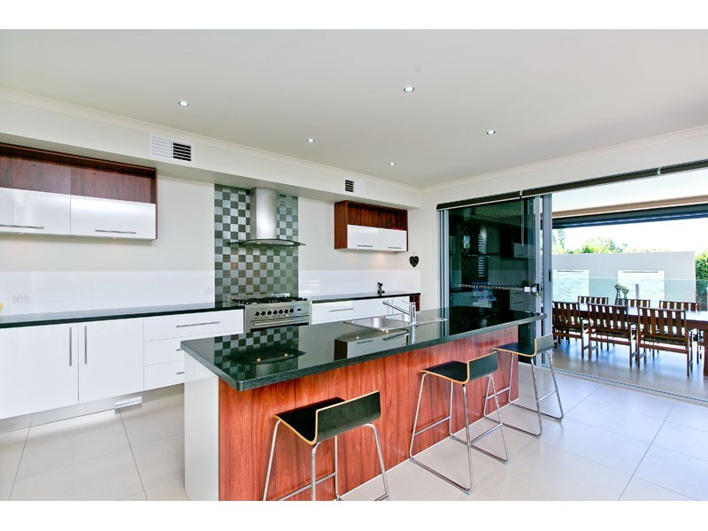 4 Bay Crest Place, Thornlands QLD 4164