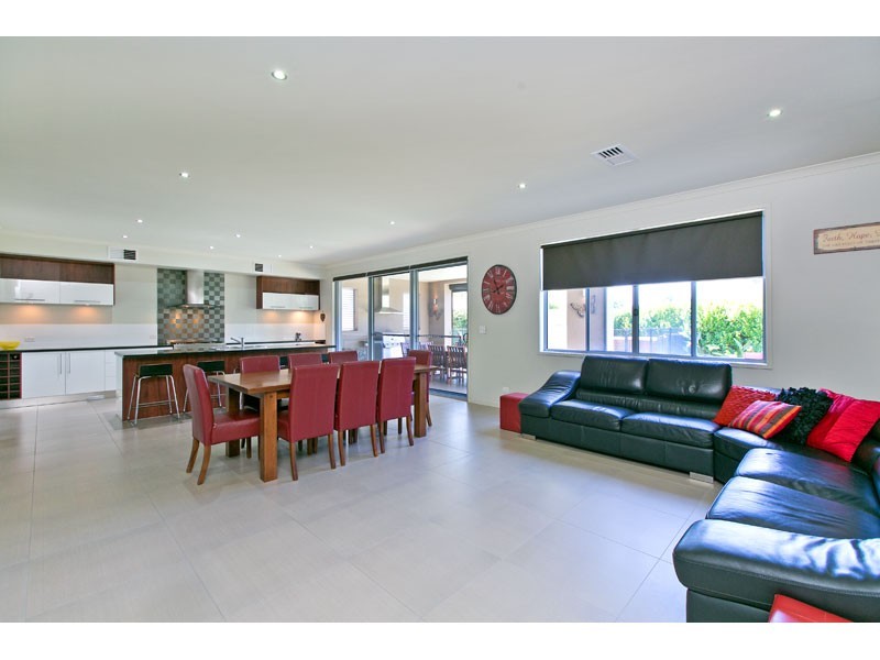 4 Bay Crest Place, Thornlands QLD 4164